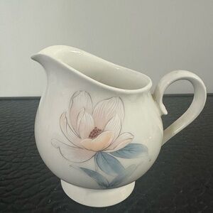 VINTAGE Creamer VERSATONE Noritake Floating
Garden Floral Cream Pitcher